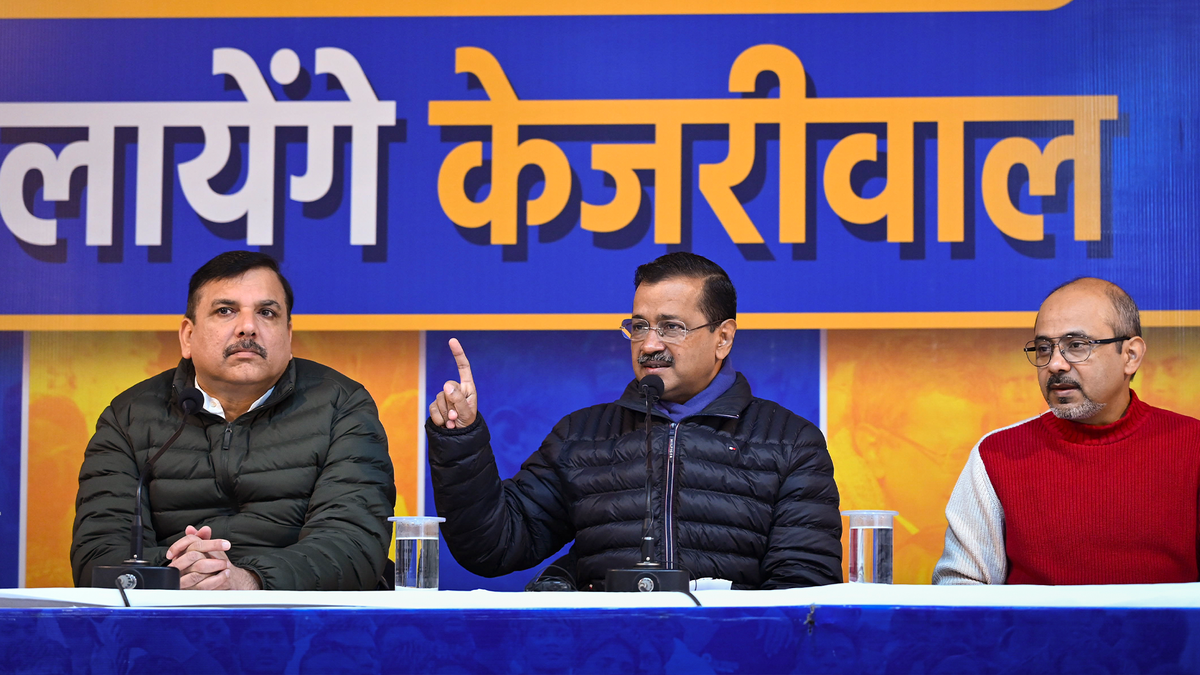 Kejriwal Accuses BJP of Distributing Money, Gold to Sway Voters