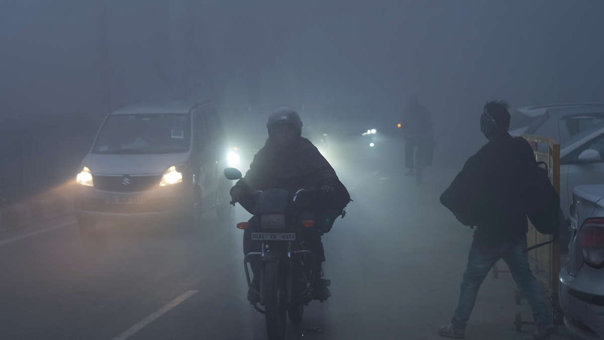 Fog Disrupts Dialy Life in the National Capital