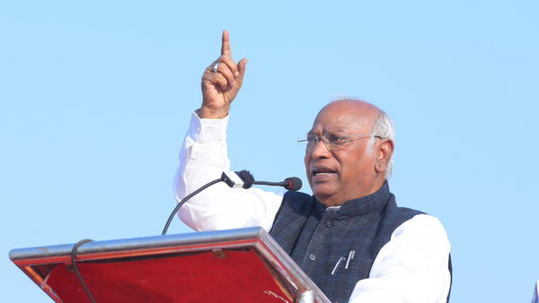 Congress President Blames Modi Government for Rupee’s Steep Slide