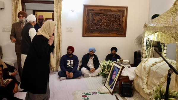 Political Leaders Pay Tribute to Manmohan Singh